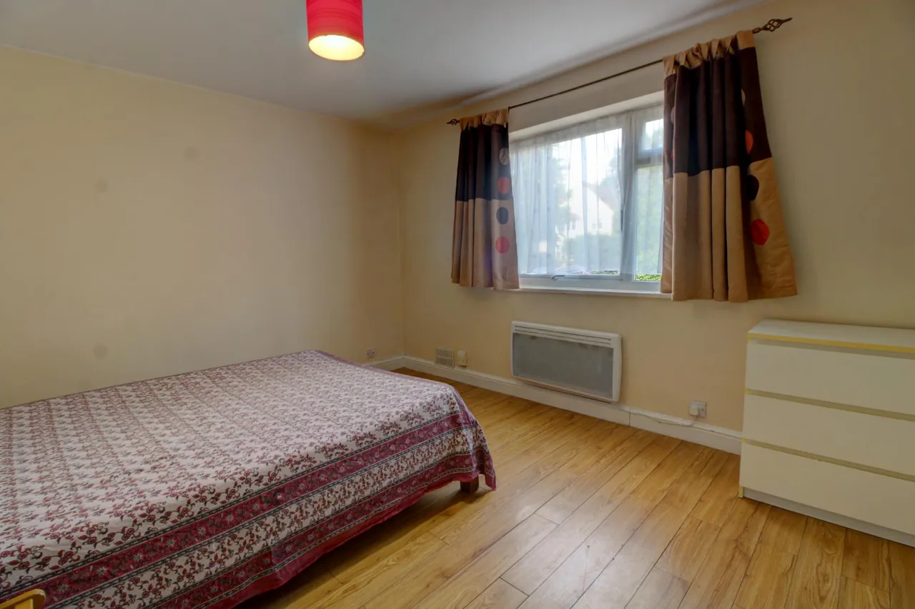 Baron Court, Reading, RG30, photo 5