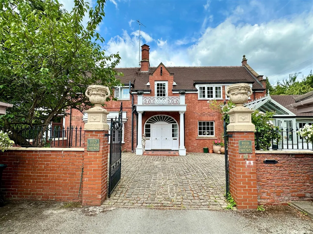 4 bed house for sale, Buxton Road West, Disley, SK12