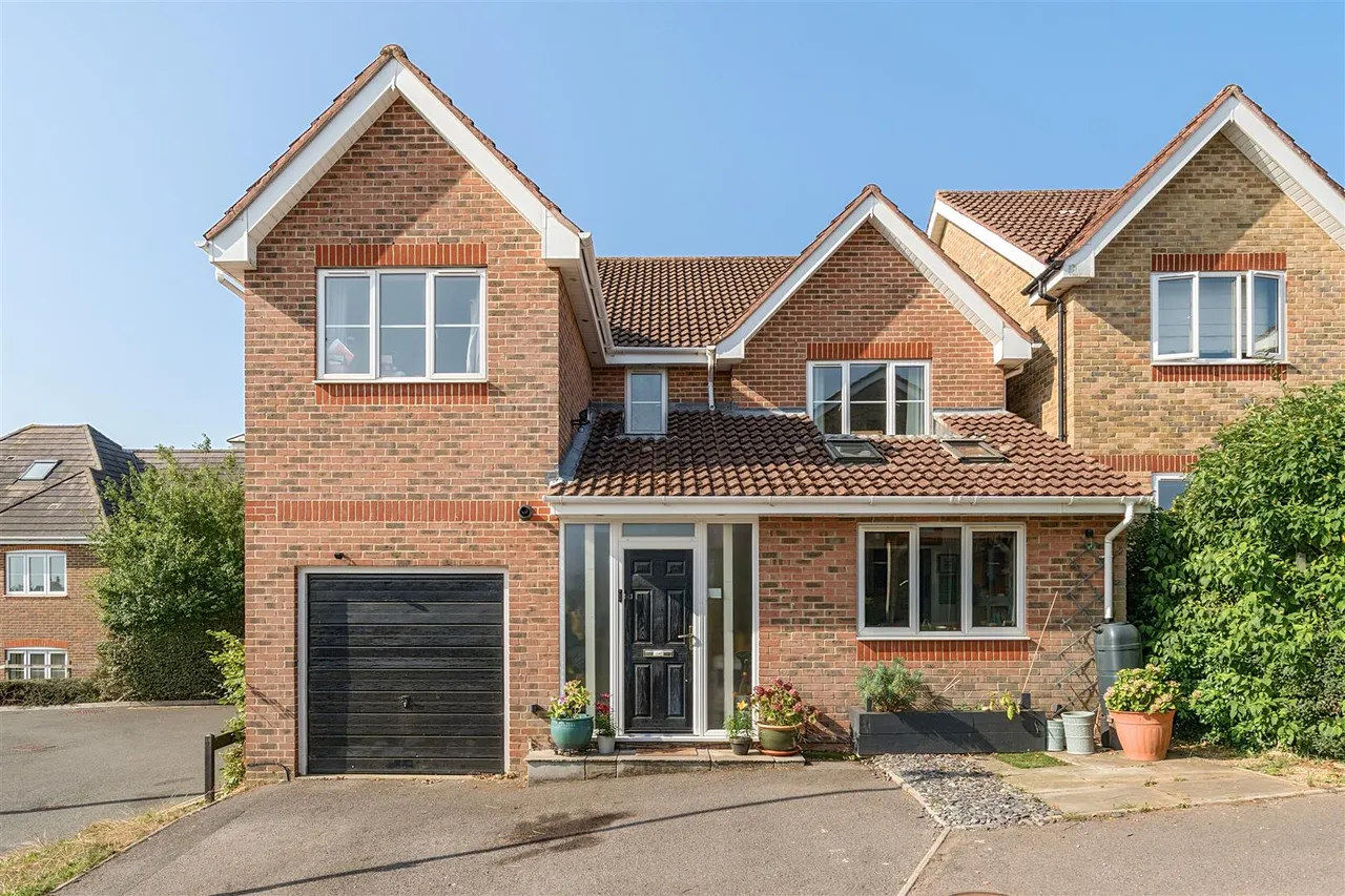 5 bed house for sale — Lower Duncan Road, Park Gate