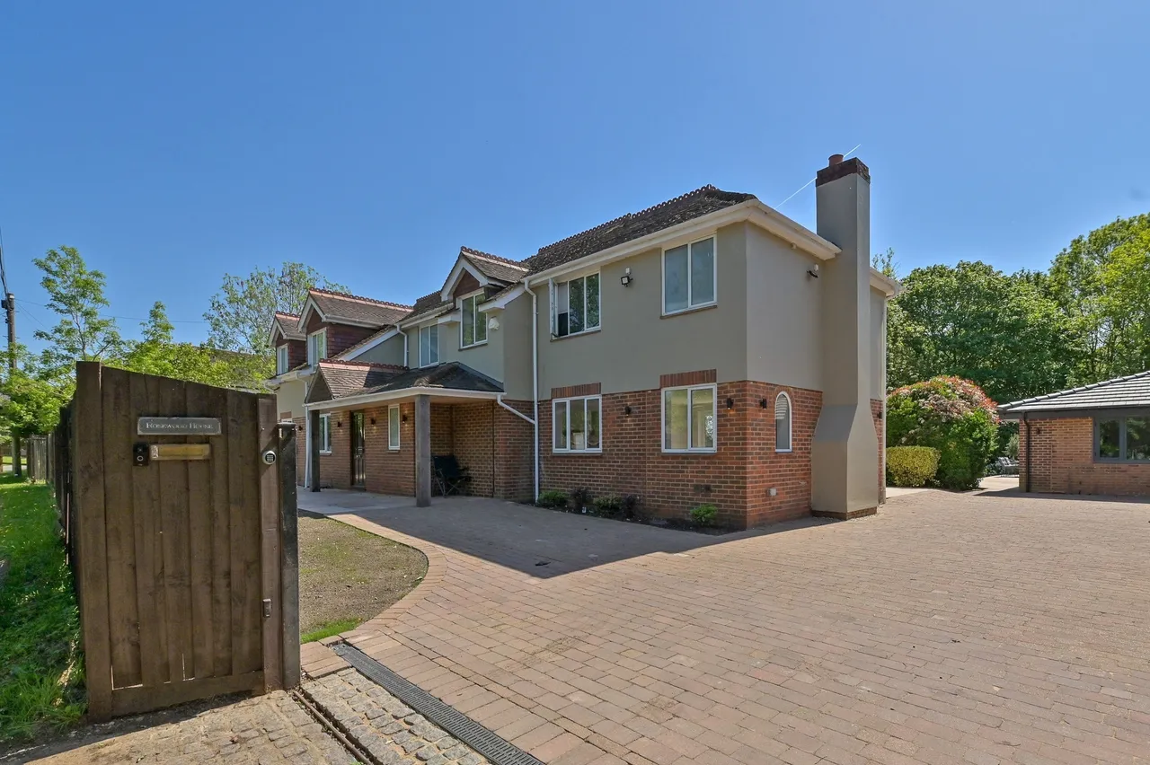 5 bed house for sale — Ockwells Road, Maidenhead