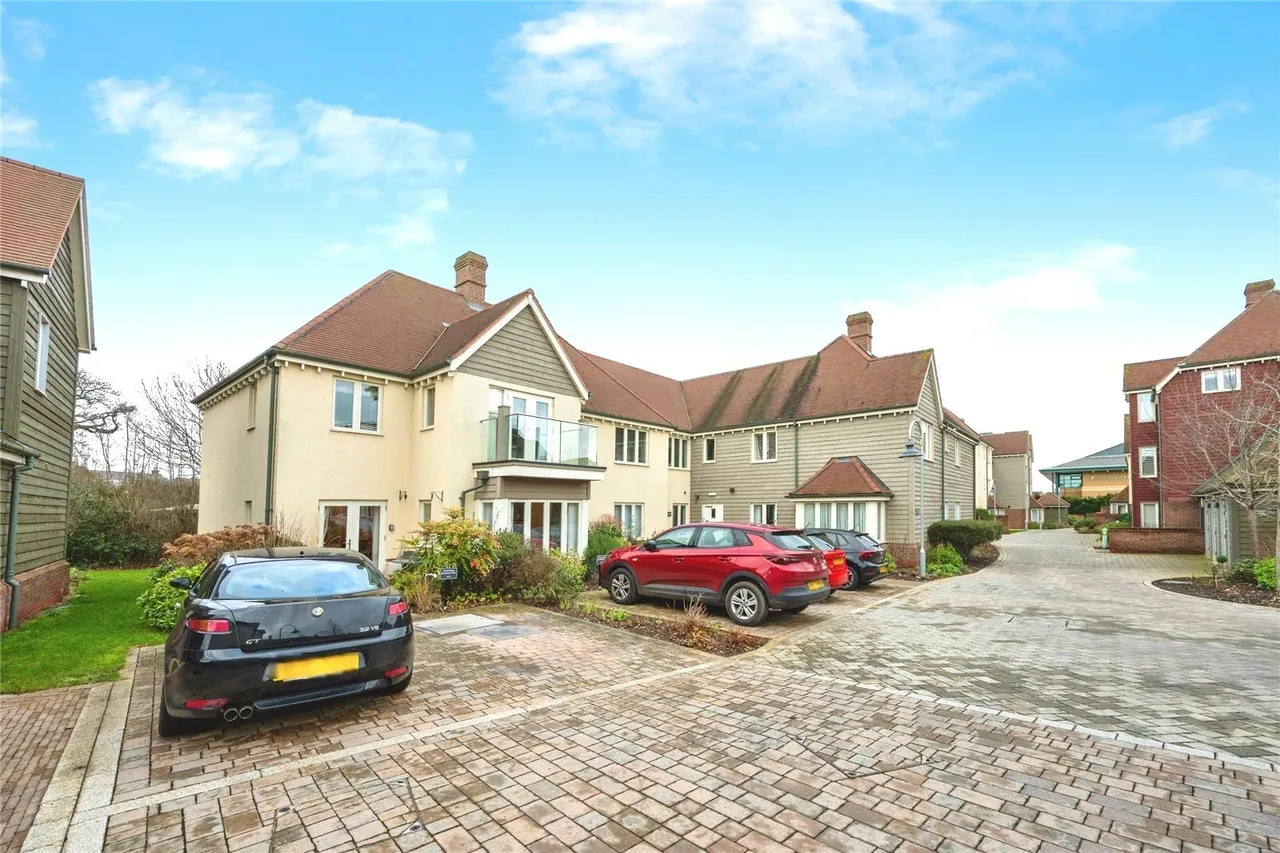 2 bed flat for sale, Merlin Way, Warwick, CV34