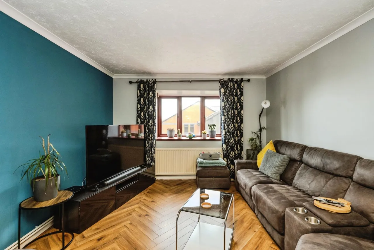 Sarlou Court, Swansea, SA2, photo 2