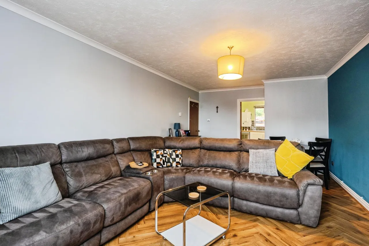 Sarlou Court, Swansea, SA2, photo 5