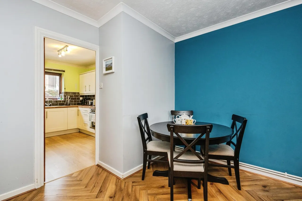 Sarlou Court, Swansea, SA2, photo 3