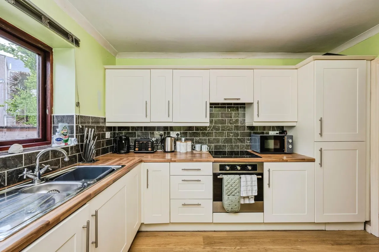 Sarlou Court, Swansea, SA2, photo 8
