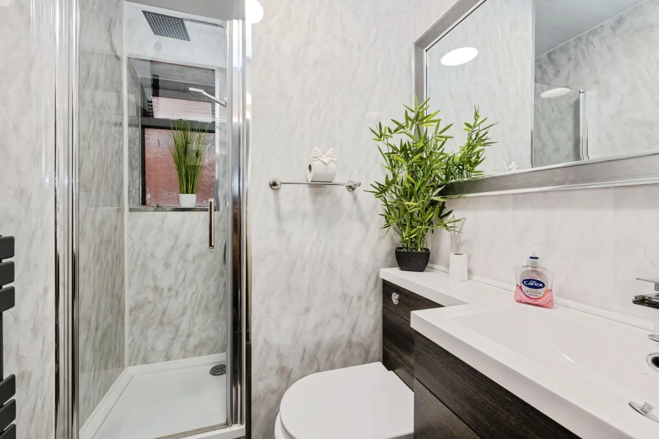 Sarlou Court, Swansea, SA2, photo 12