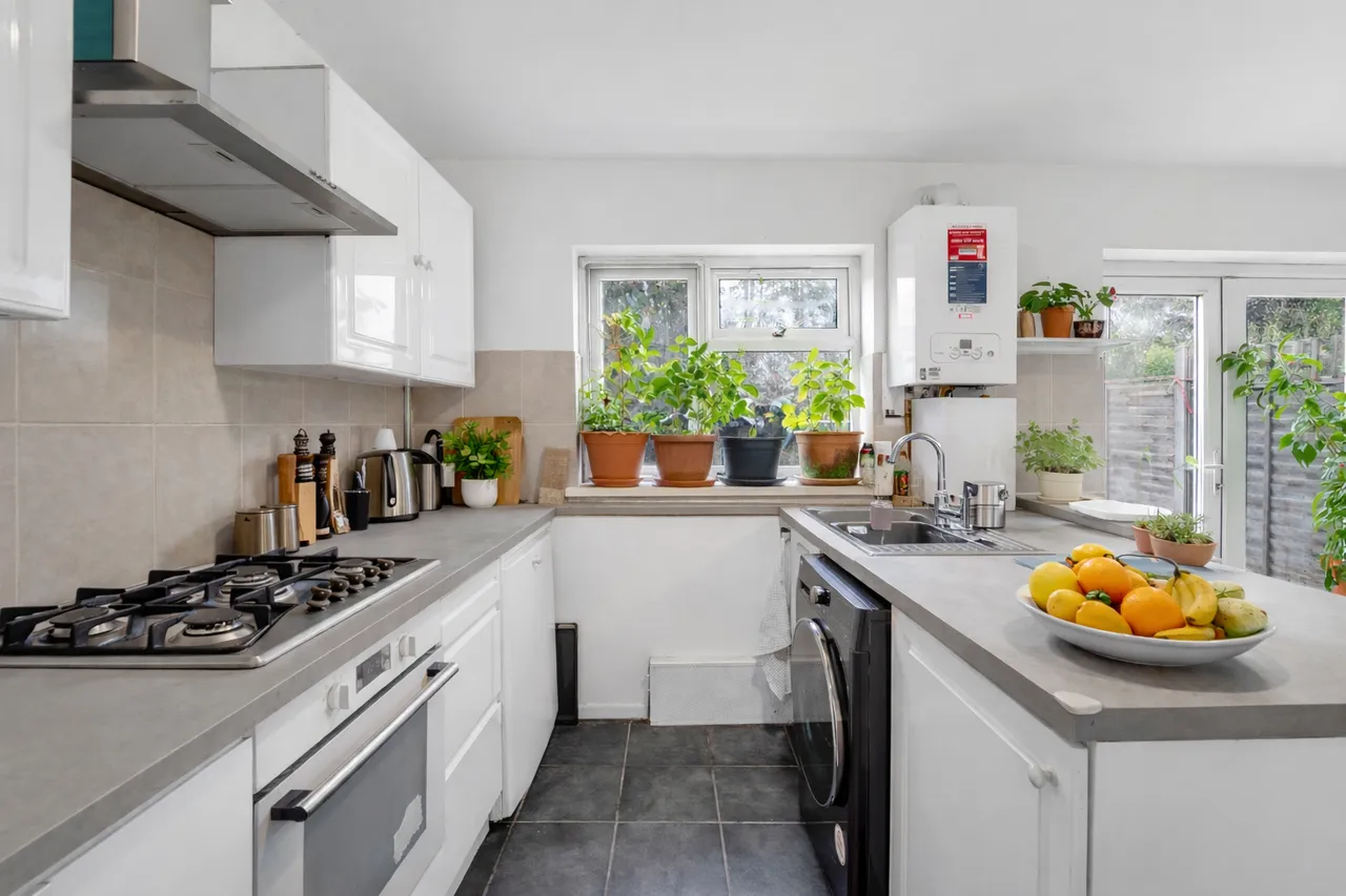 Wellington Road South, Hounslow, TW4 5JX, photo 2