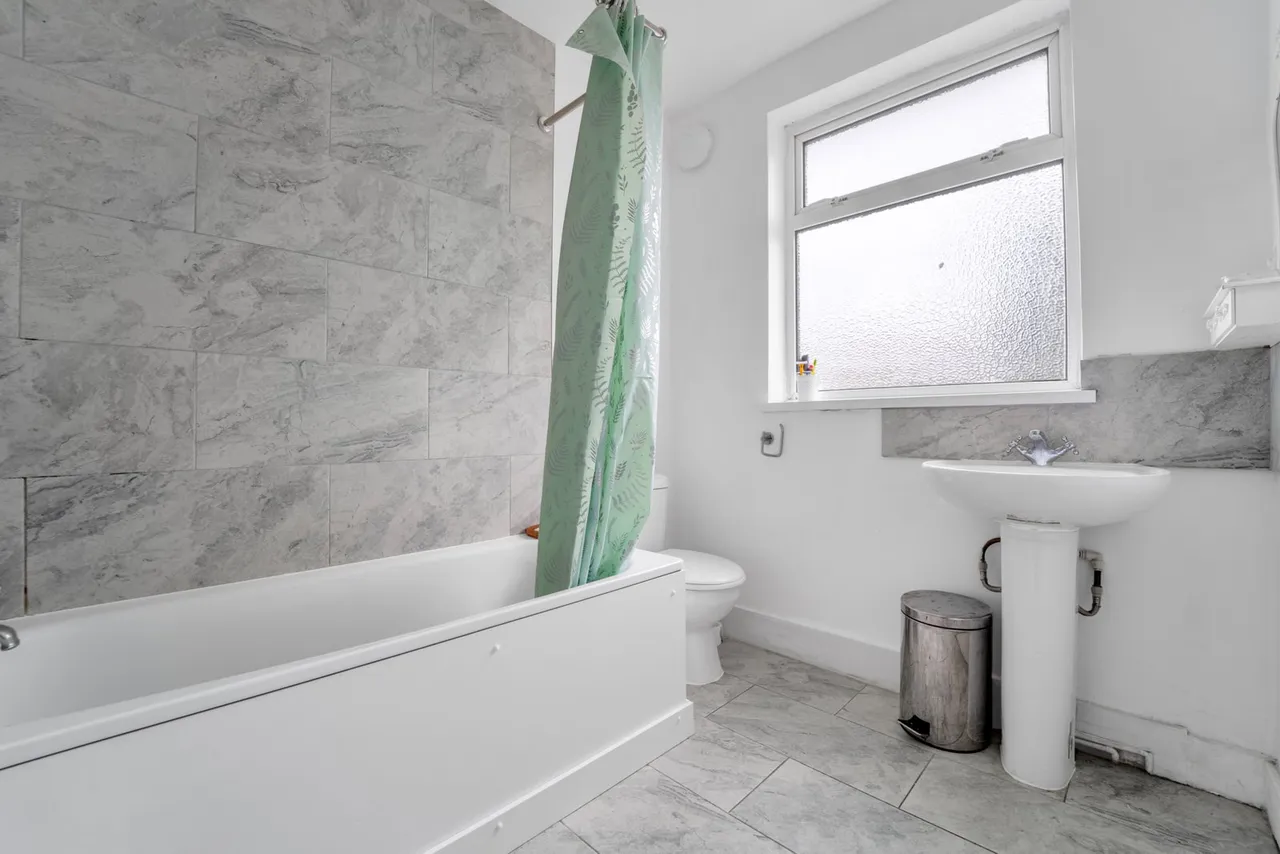 Wellington Road South, Hounslow, TW4 5JX, photo 12
