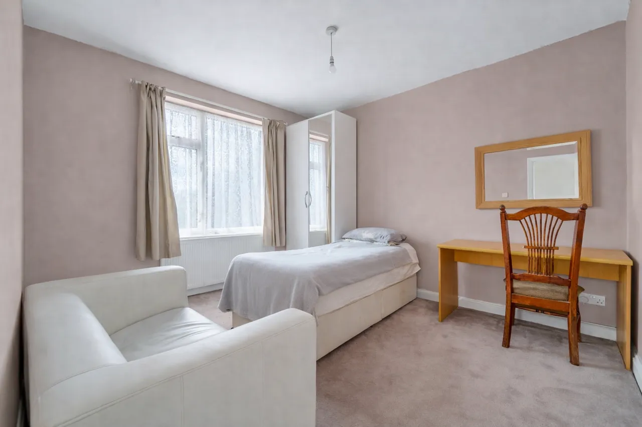Wellington Road South, Hounslow, TW4 5JX, photo 9