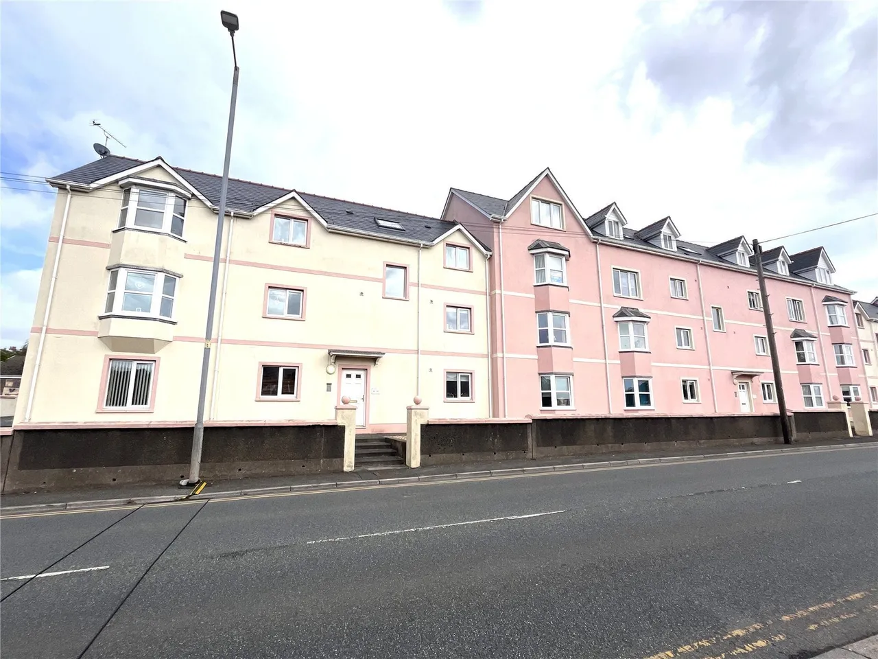 2 bed flat for sale, London Road, Pembroke Dock, SA72