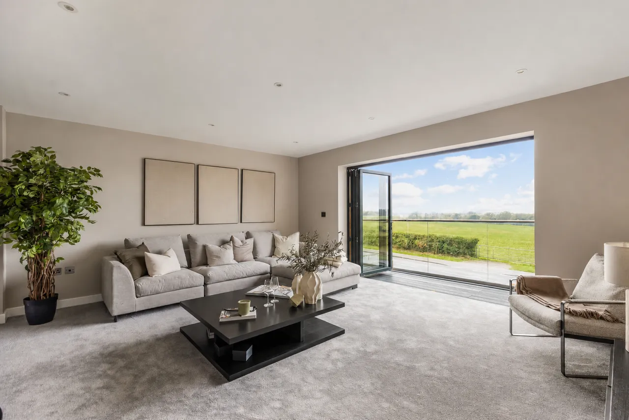 The Furlongs, Tadworth, KT20, photo 3