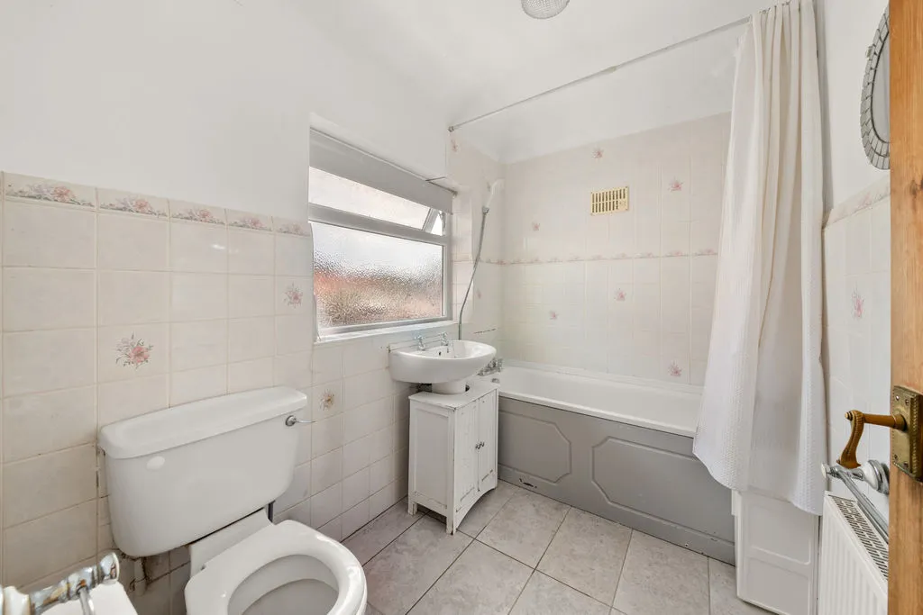 Hawtrey Avenue, Northolt, UB5, photo 15