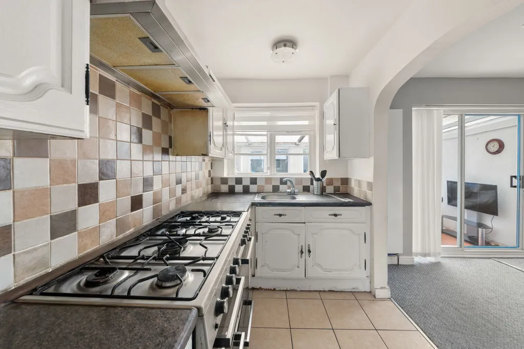 Hawtrey Avenue, Northolt, UB5, photo 2
