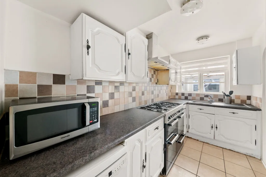 Hawtrey Avenue, Northolt, UB5, photo 9