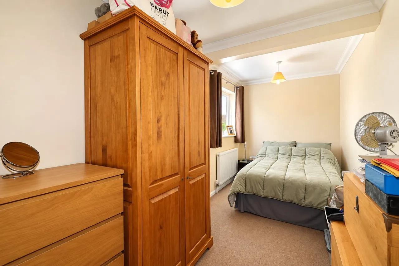 Mayhurst Crescent, Maybury, GU22, photo 8