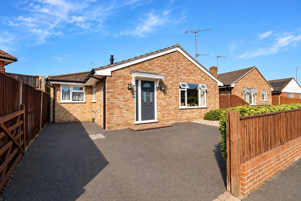 Mayhurst Crescent, Maybury, GU22, photo 16