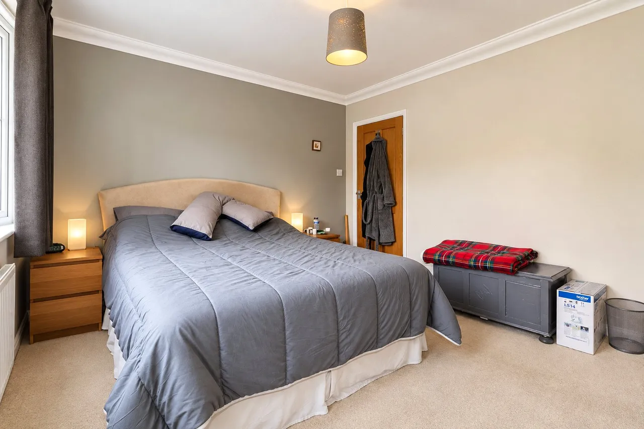 Mayhurst Crescent, Maybury, GU22, photo 13