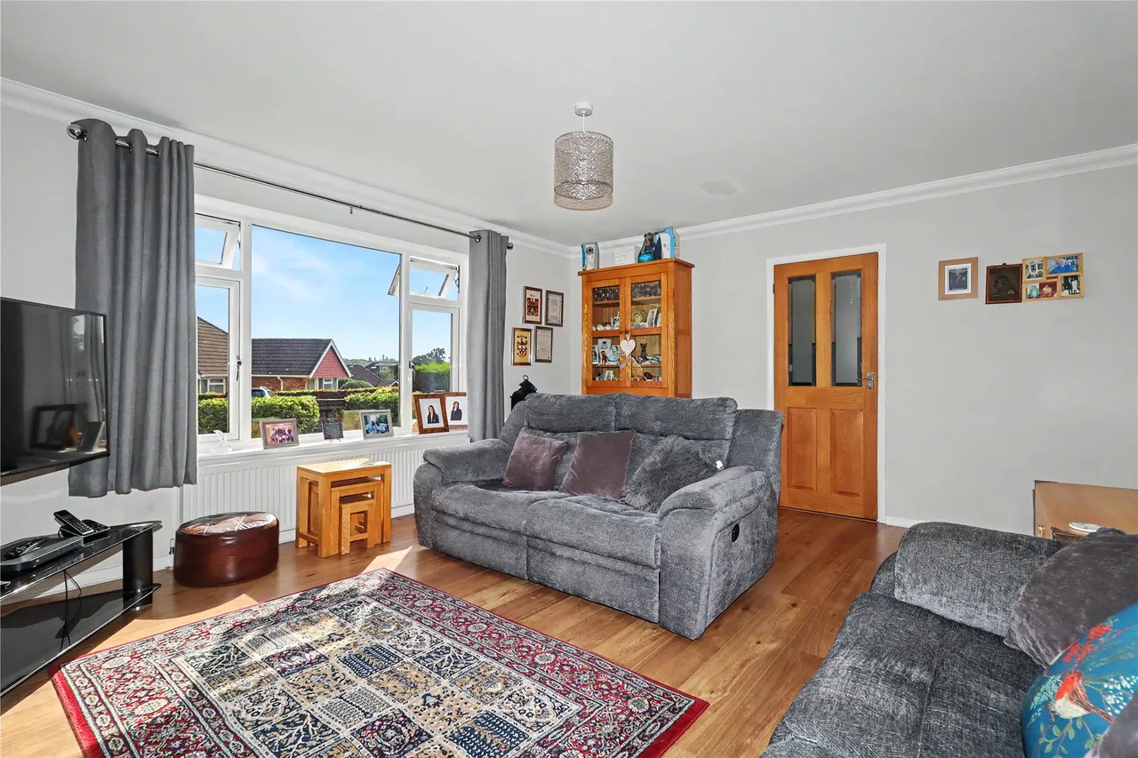 Mayhurst Crescent, Maybury, GU22, photo 5