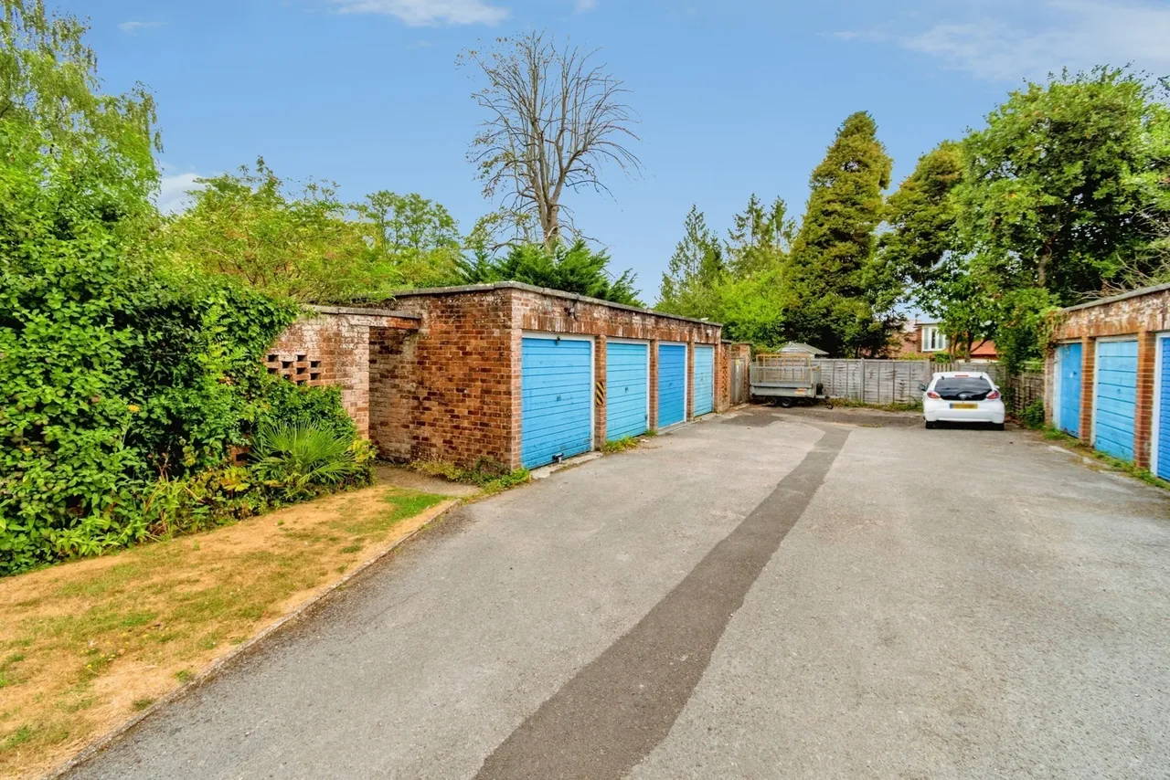 Kings Close, Lyndhurst, SO43, photo 19