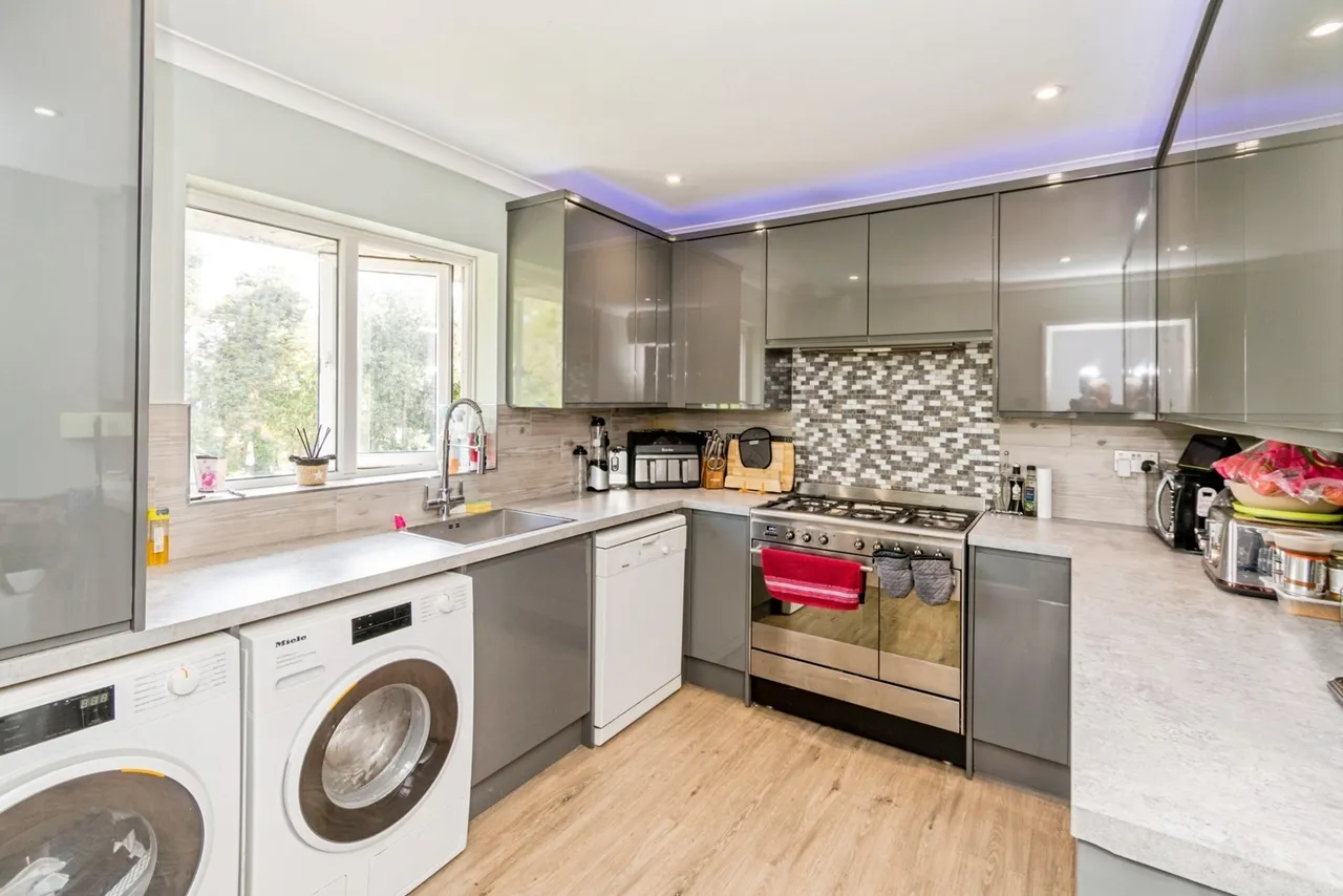 Kings Close, Lyndhurst, SO43, photo 3
