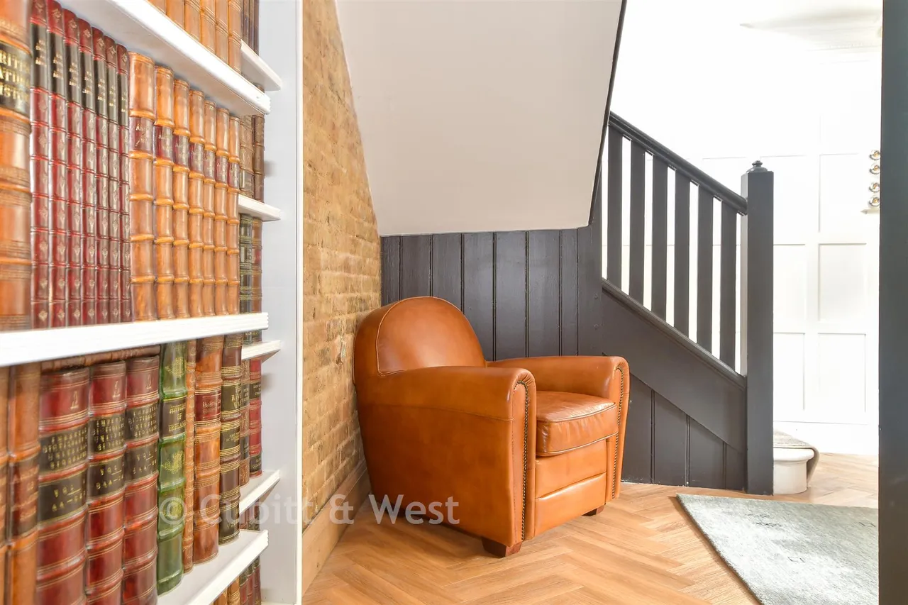 London Road, Felbridge, RH19, photo 9