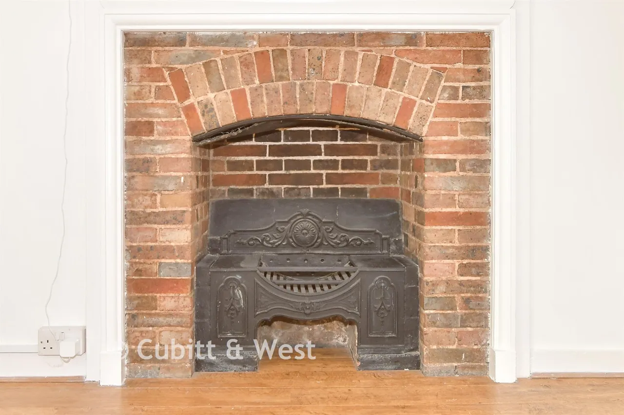 London Road, Felbridge, RH19, photo 13