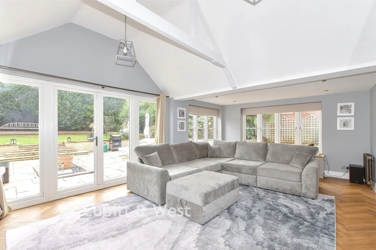 London Road, Felbridge, RH19, photo 8