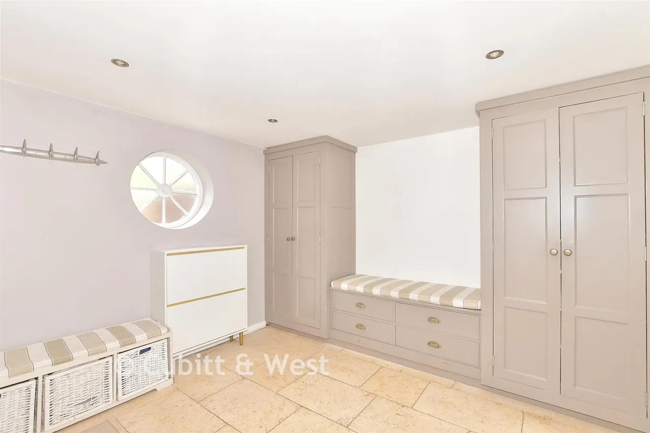London Road, Felbridge, RH19, photo 2