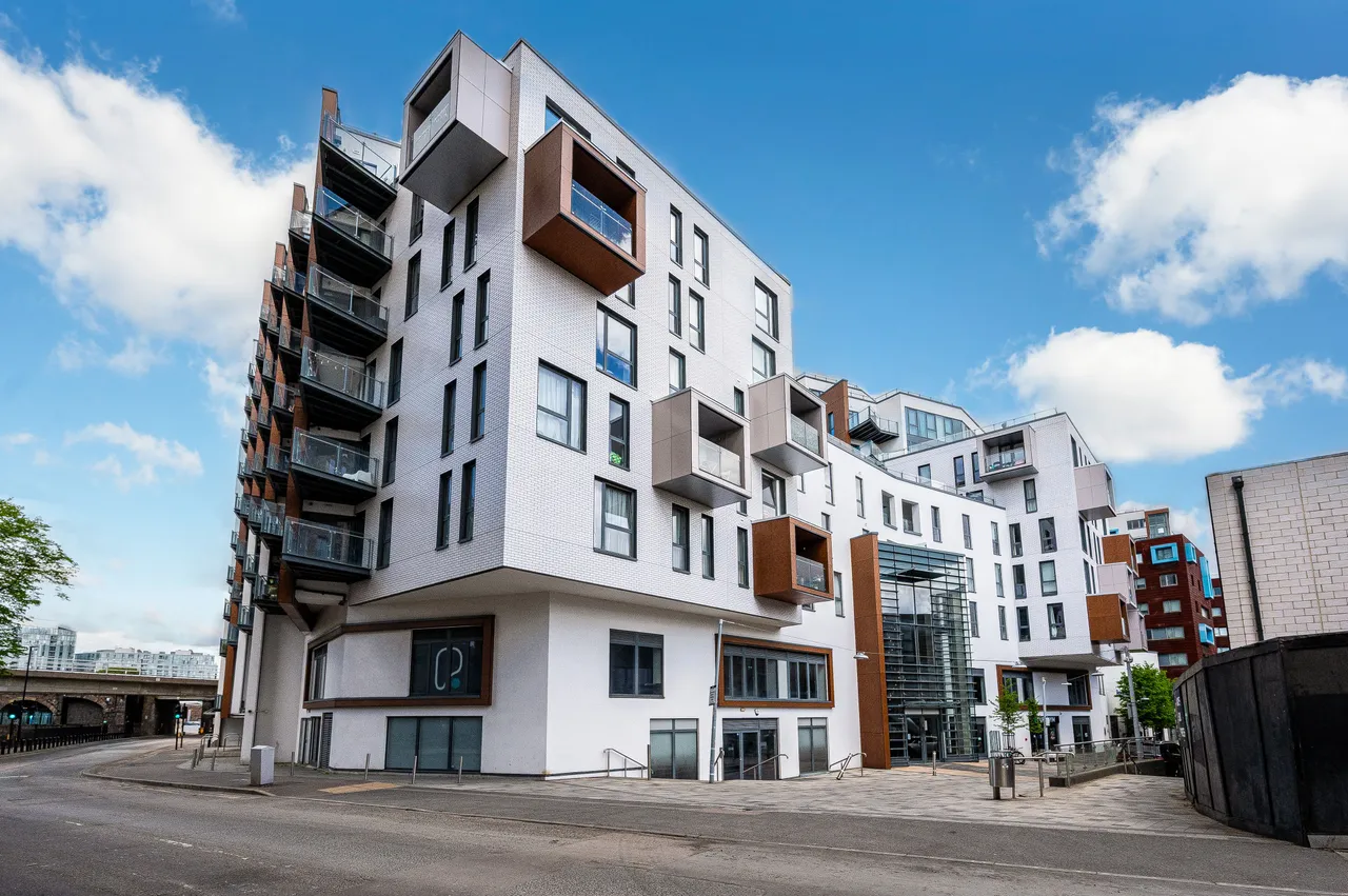 3 bed flat for sale — 130 Bellville House, 2 John Donne Way, London