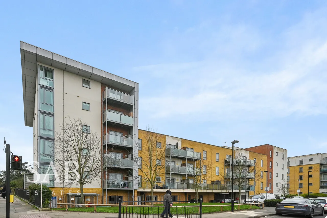 2 bed flat for sale, Taywood Road, Northolt, UB5