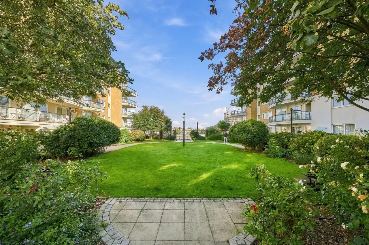 Smugglers Way, London, SW18, photo 14