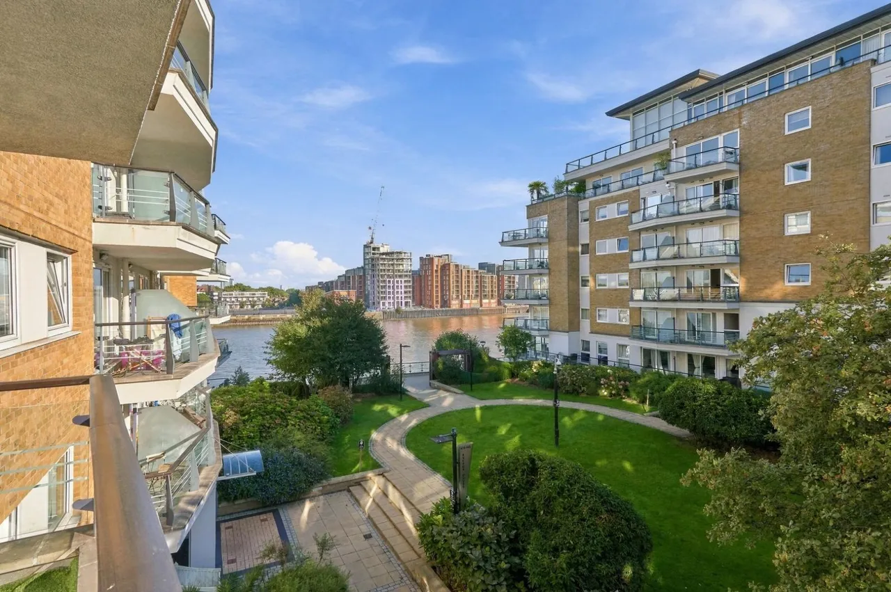 Smugglers Way, London, SW18, photo 17