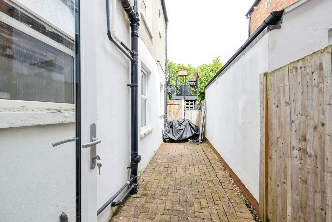 Kingston Road, London, photo 12