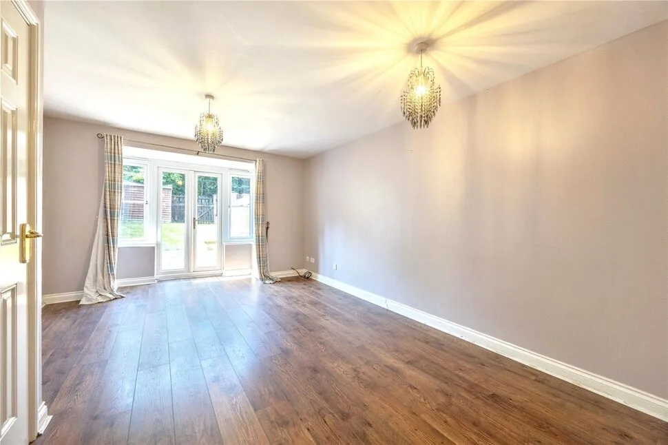 Queens Crescent, Livingston, EH54, photo 9
