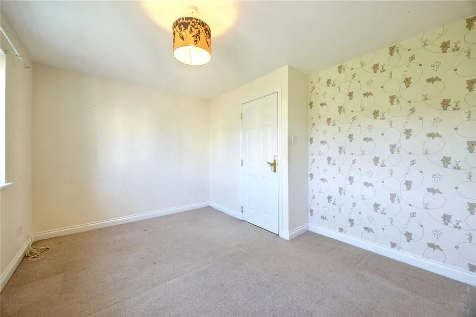 Queens Crescent, Livingston, EH54, photo 8