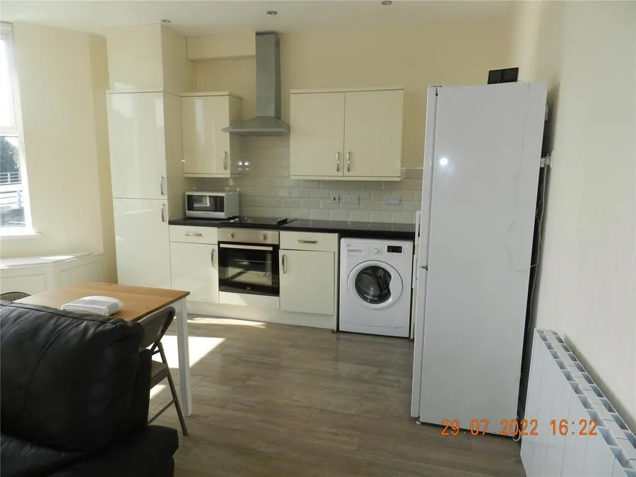 2 bed flat to rent, North Road, Gabalfa, CF14
