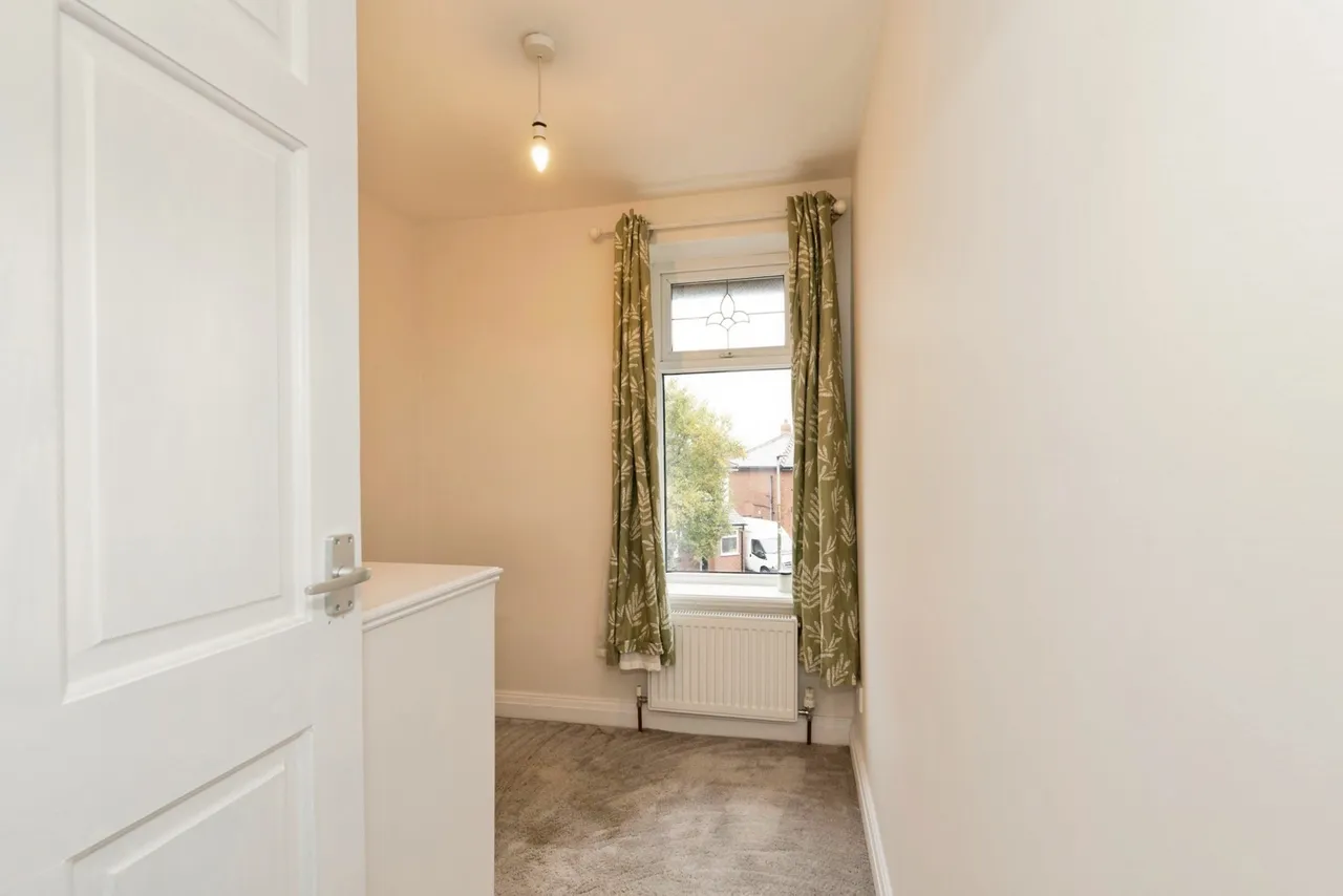 Lisbon Drive, Darwen, BB3, photo 11