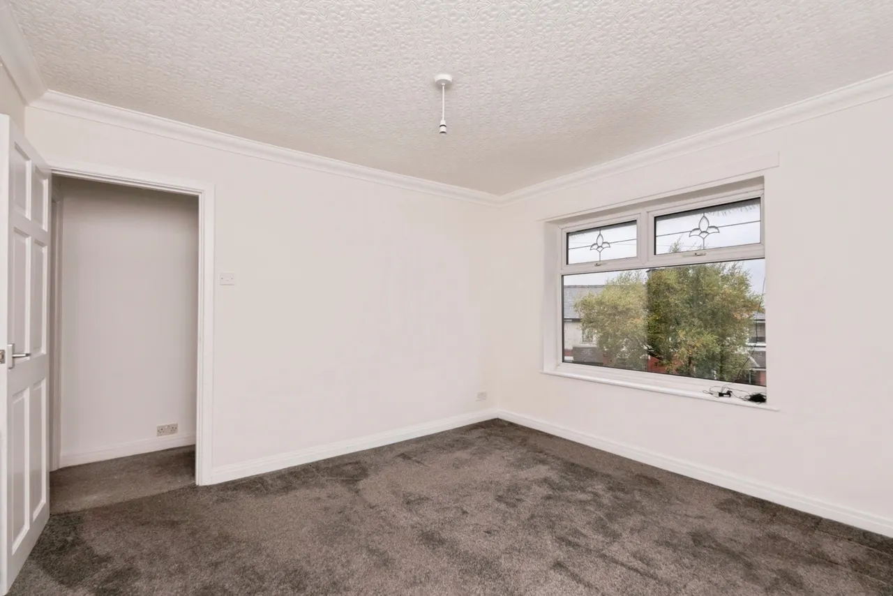 Lisbon Drive, Darwen, BB3, photo 8