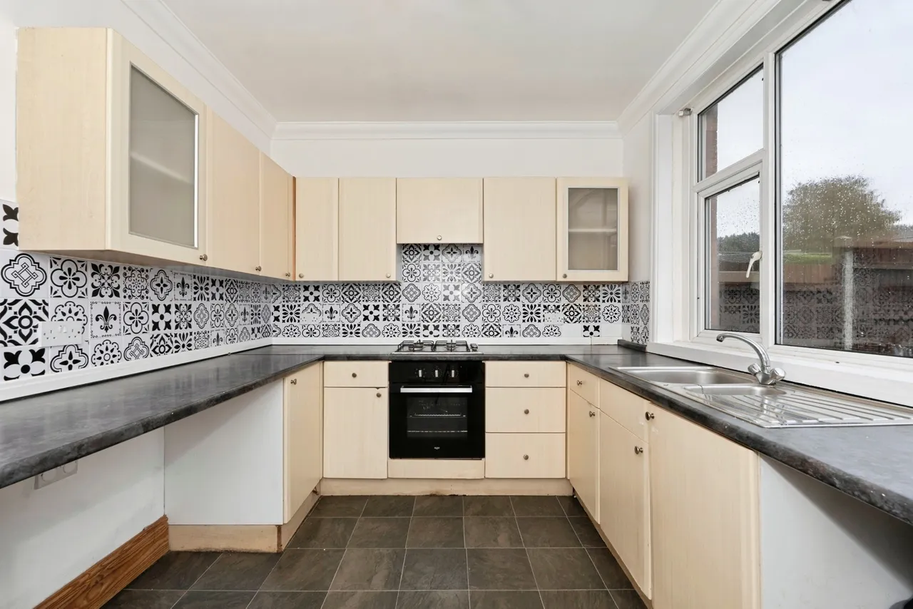 Lisbon Drive, Darwen, BB3, photo 5