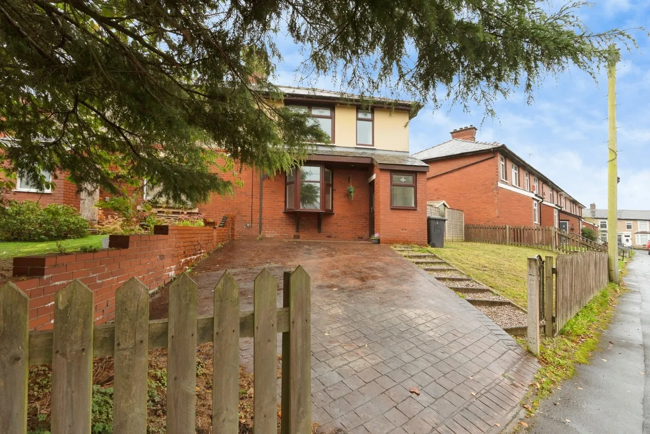 Lisbon Drive, Darwen, BB3, photo 18