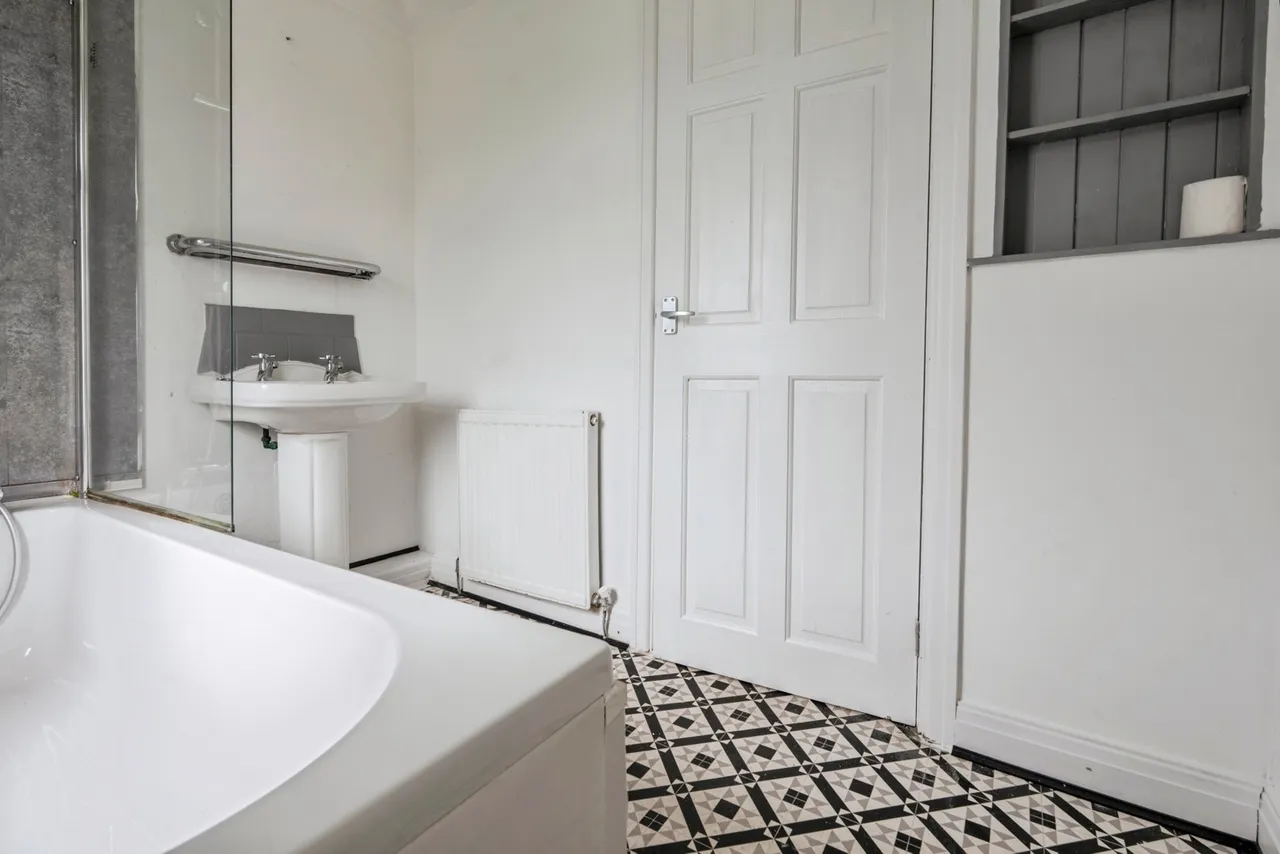 Lisbon Drive, Darwen, BB3, photo 14