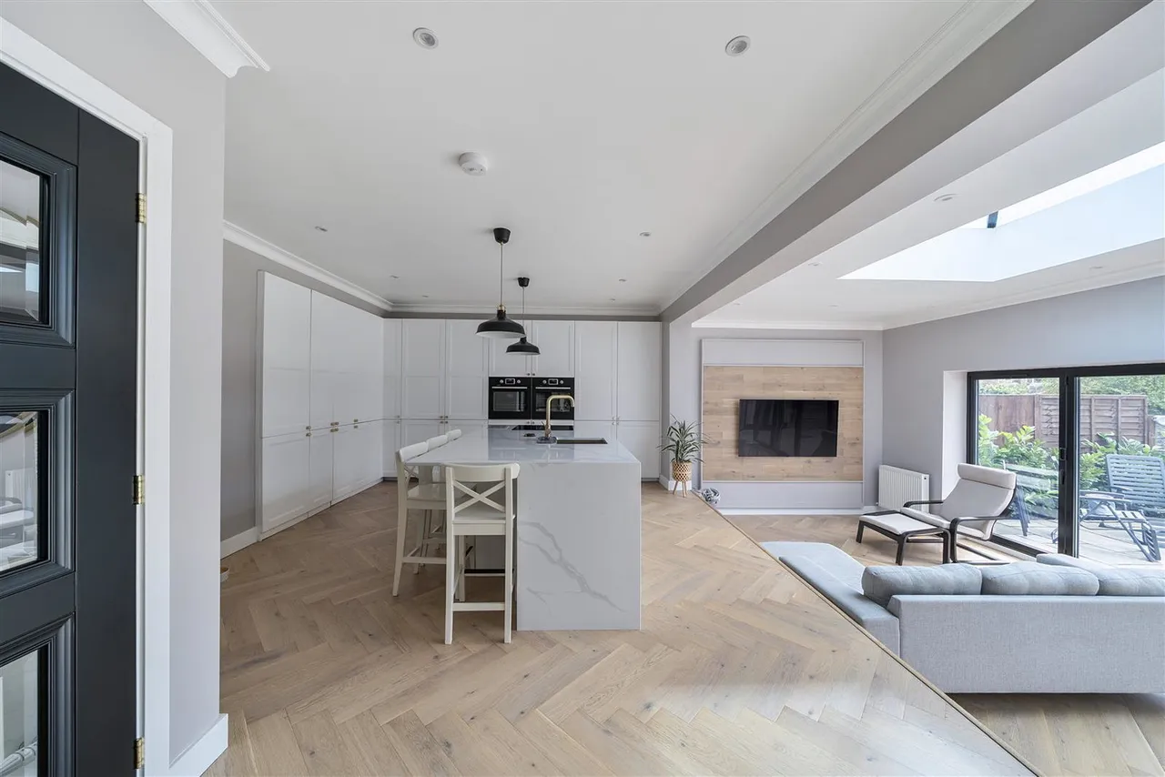Oundle Avenue, Bushey, photo 9