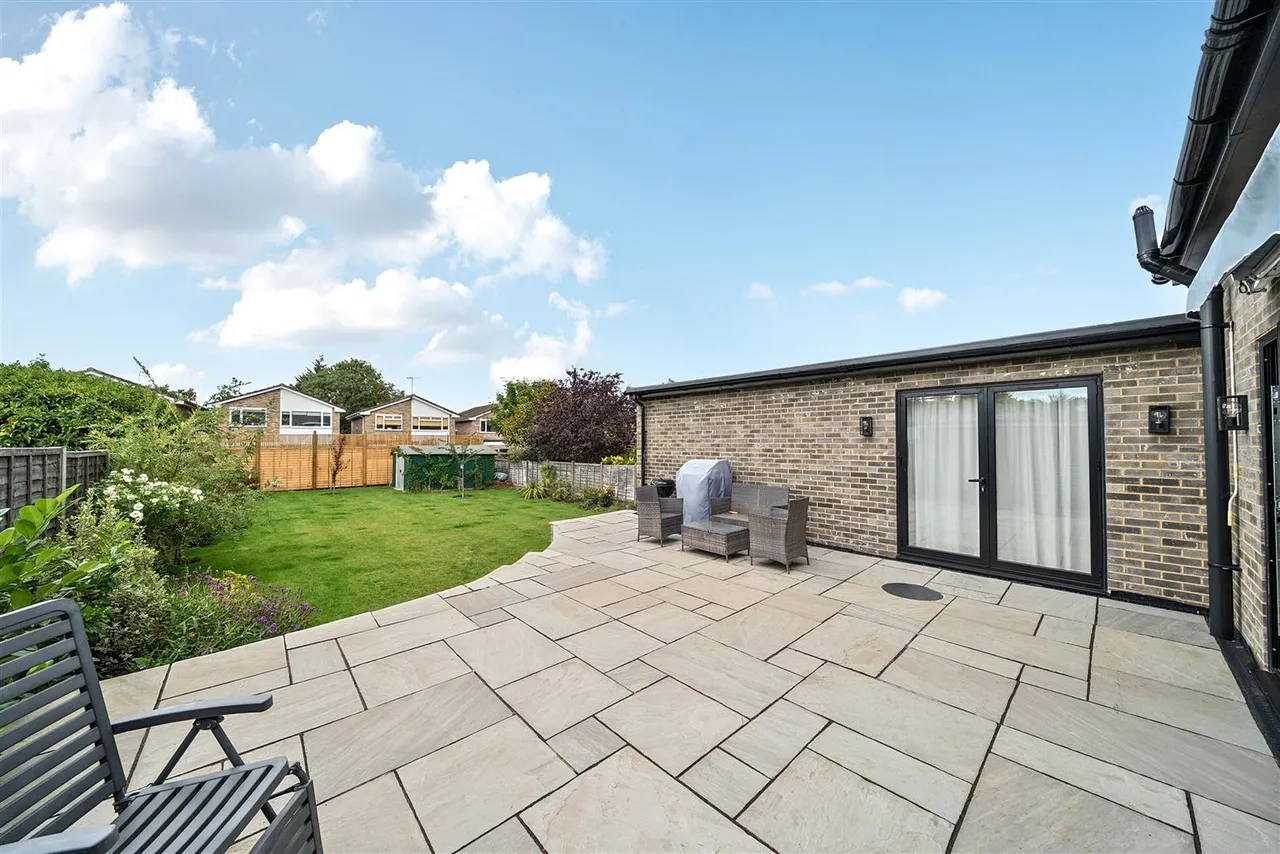 Oundle Avenue, Bushey, photo 4