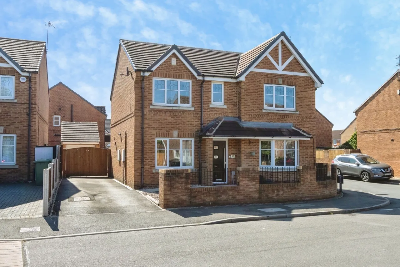 5 bed house for sale — Gleneagles Drive, Normanton, West Yorkshire, WF6