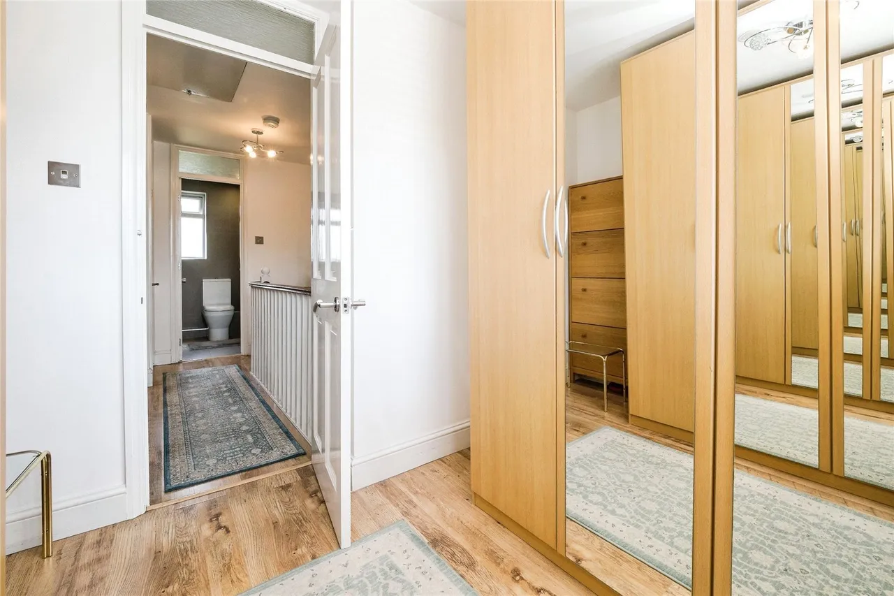 Ashingdon Close, Chingford, E4, photo 22