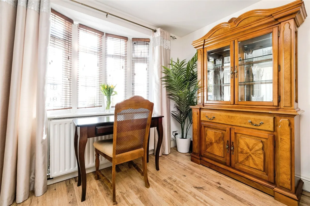 Ashingdon Close, Chingford, E4, photo 19