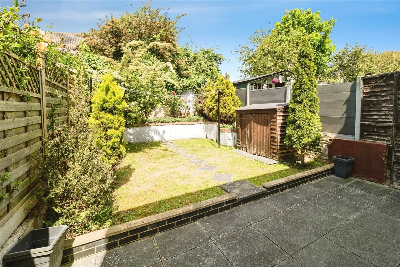 Ashingdon Close, Chingford, E4, photo 11