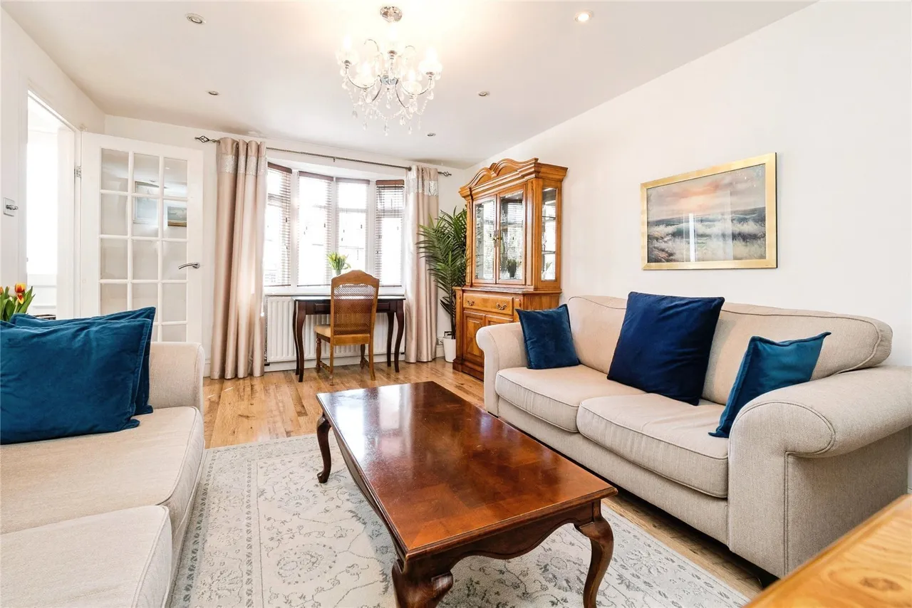 Ashingdon Close, Chingford, E4, photo 12