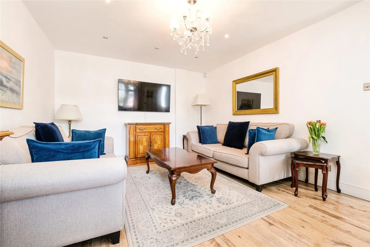 Ashingdon Close, Chingford, E4, photo 16