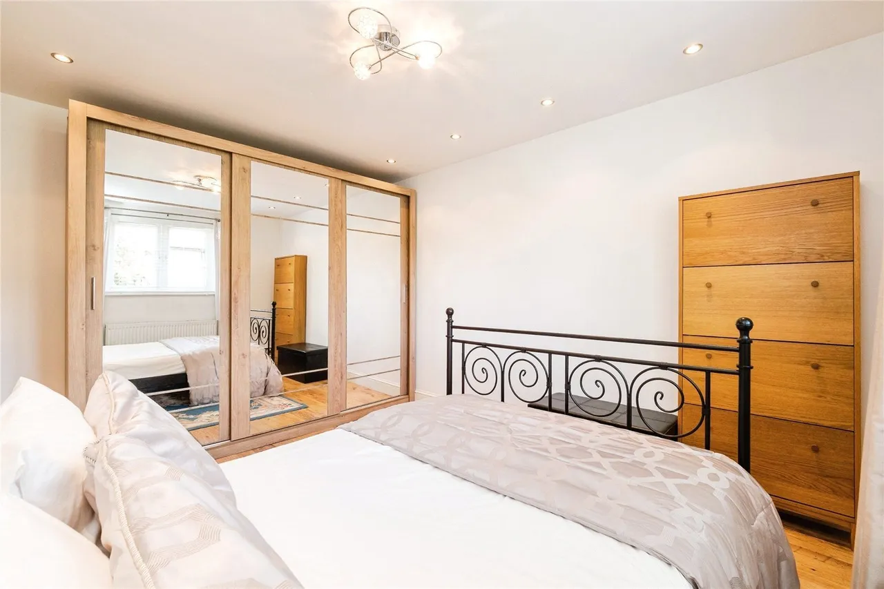 Ashingdon Close, Chingford, E4, photo 14